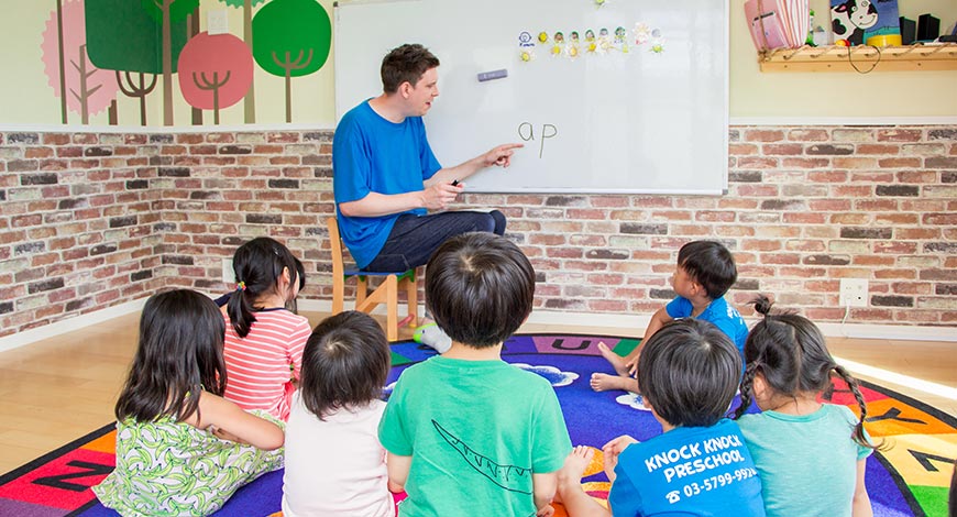 A fun after school English class for children attending kindergarten or daycare